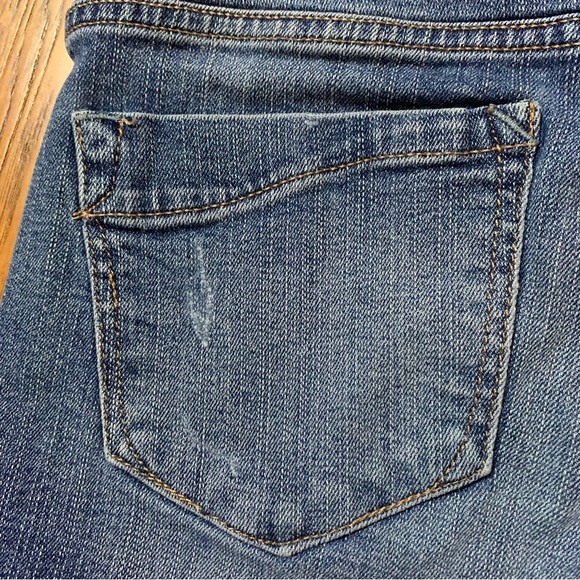 Express Jeans Outlet | medium wash distressed shorts | Sz 0 - Picture 8 of 11